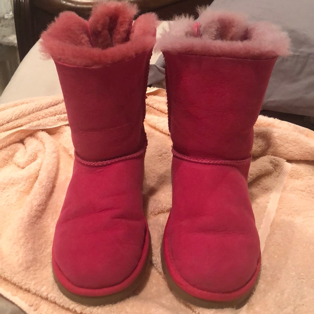 UGG BAILEY BOW HOT PINK BOOTS SZ 4 KIDS =WOMENS 6